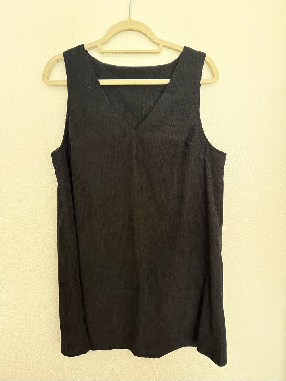 SHEIN Black Sleeveless V-Neck Corduroy Dress
